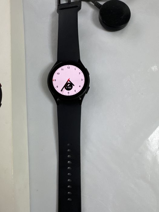 Смарт-часы Samsung Galaxy Watch 4