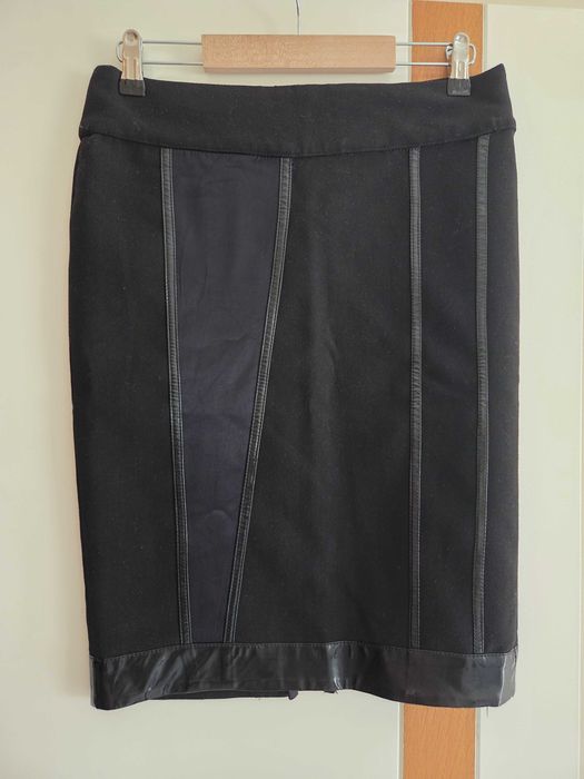 Черна пола тип молив Avin