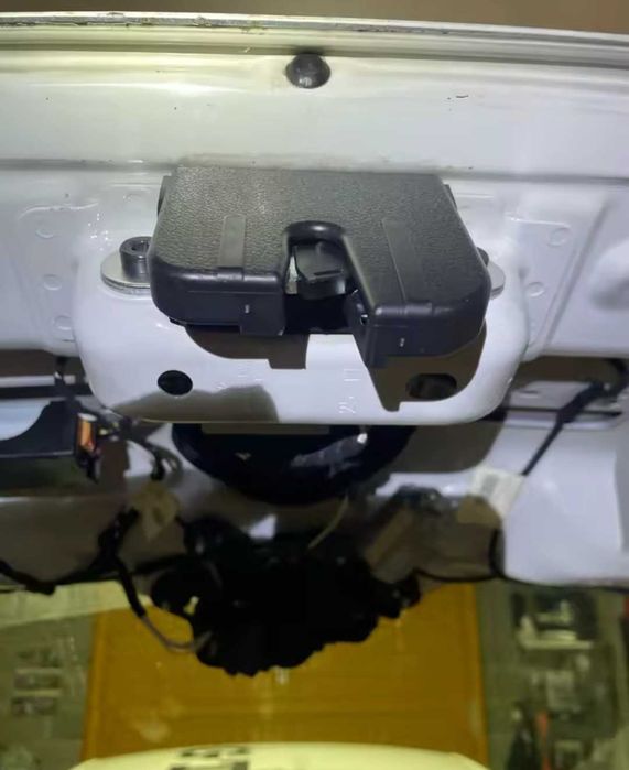 Брава за отключване на багажника VW Golf Touran Tiguan Altea Polo голф