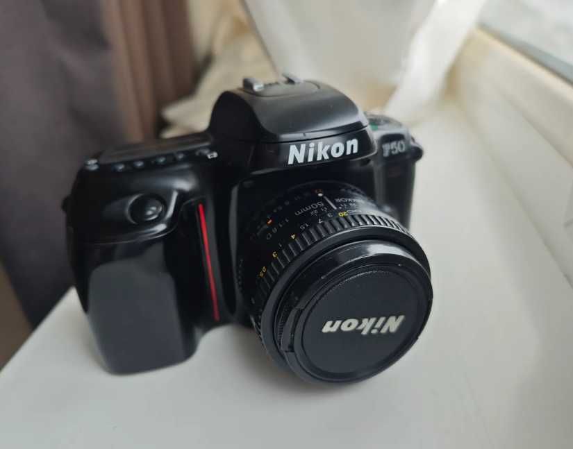 Плёночный зеркальный автофокусный nikon F50 + nikkor 50mm 1.8 d