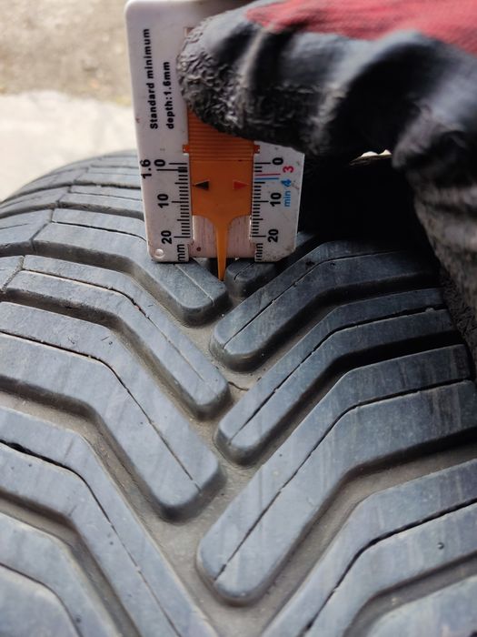 235 60 18 Всесвзонни Michelin