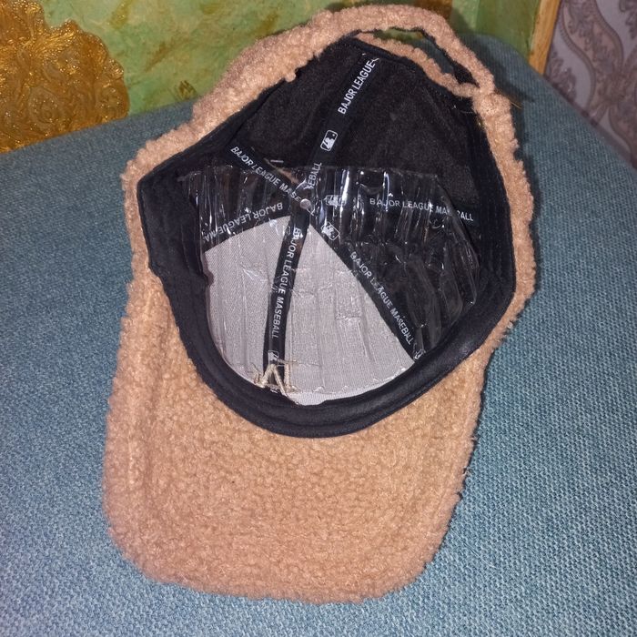 Продам новую беисболку "тедди"