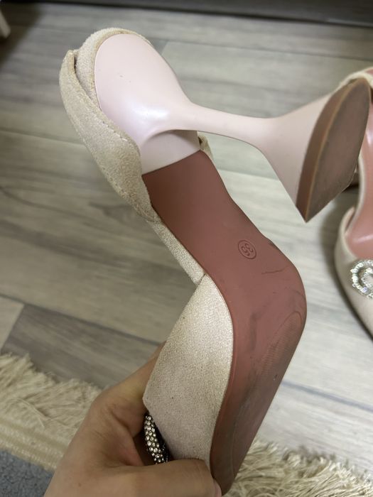 Продам туфли на каблуках