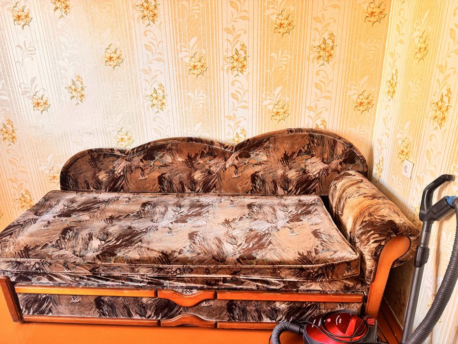 Продам диван коричневого цвета БУ