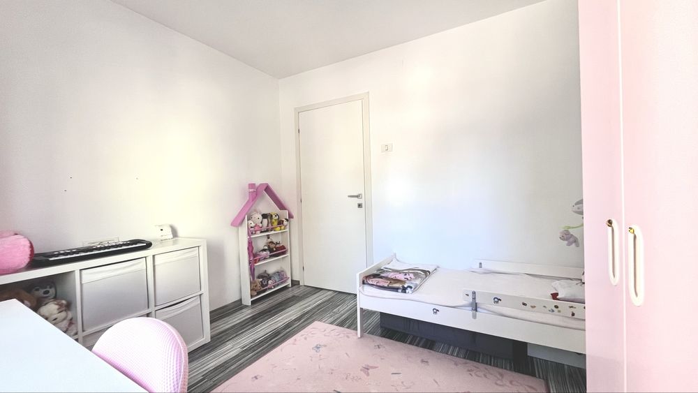 Proprietar vand apartament cu 4 camere