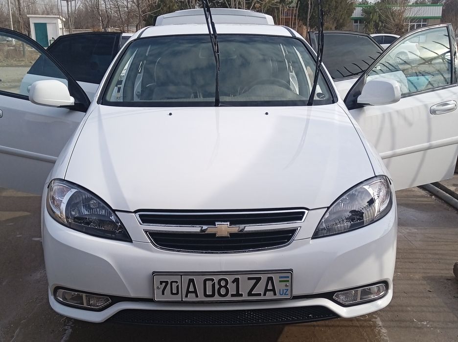 Машина йили 2023 .    
Юргани 22000 
АВС бор
Механика
Сидения кизийди