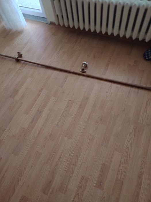 Продавам дървен корниз