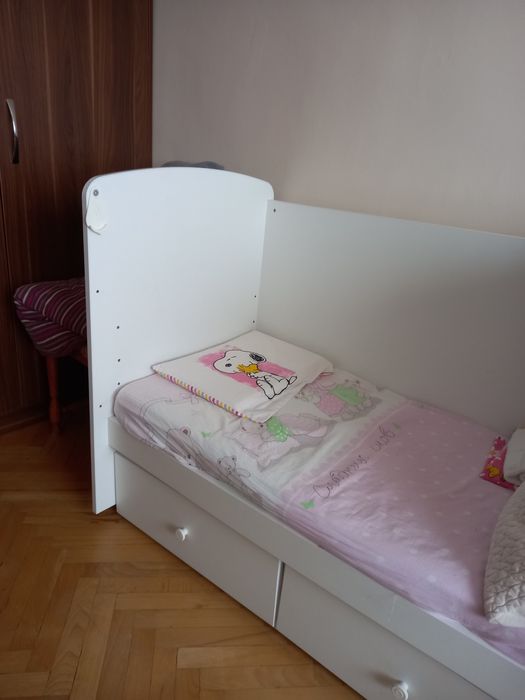 Детско легло с люлеещ механизъм