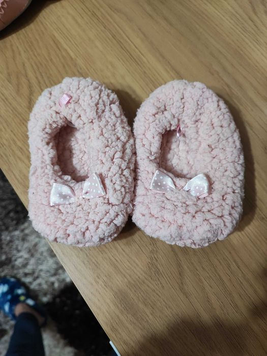 Лот топли пантофки за момиче