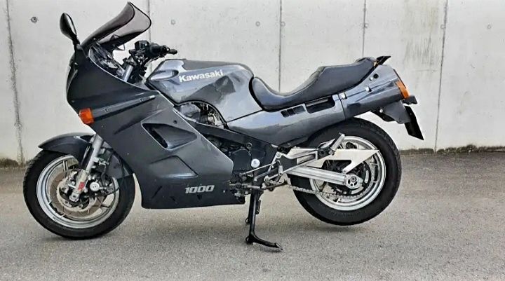 Kawasaki Ninja Gpz 1000 RX vehicul istoric