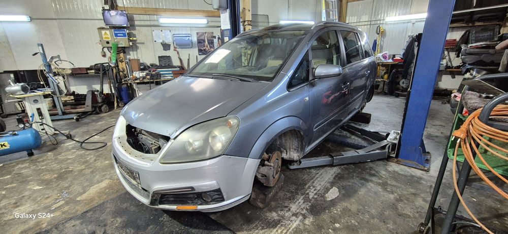 Pompa de injecție Opel Zafira B 1.9CDTI motor  Z19DTH