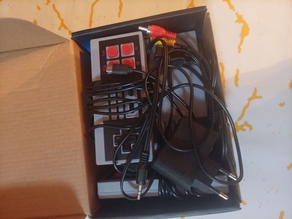 Продам игровую приставку