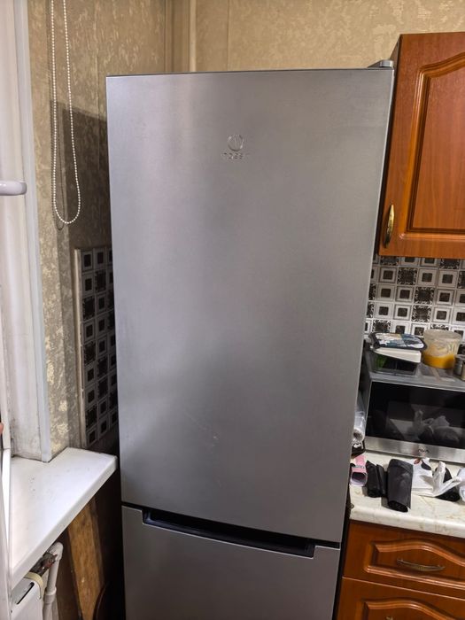 Холодник indesit