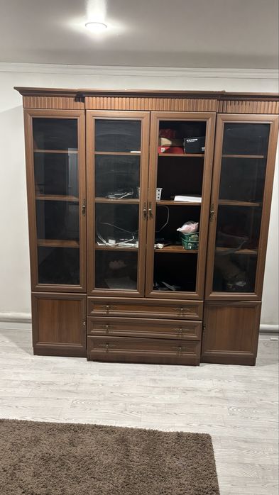 Продам сервант