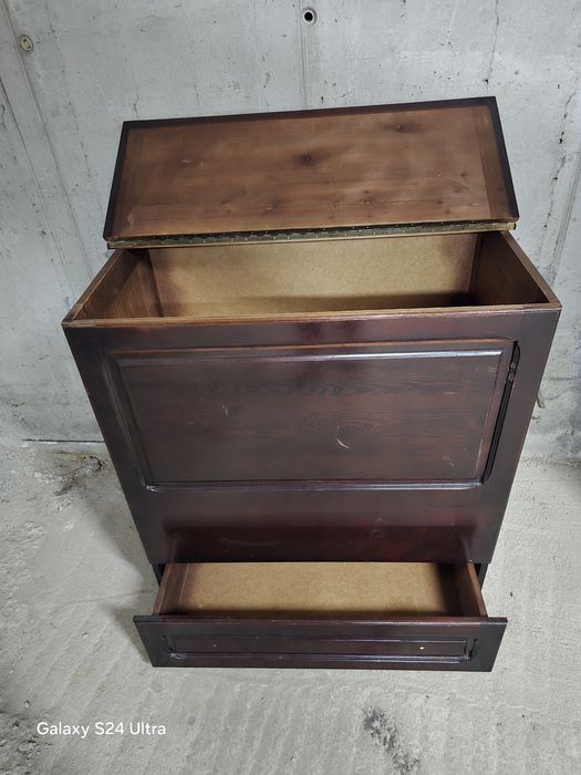 Обзавеждане столове и шкафове