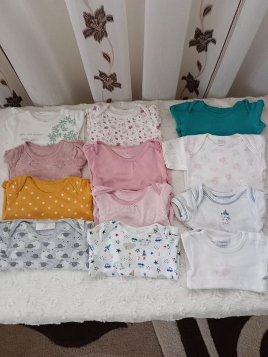 Vând  hăinuțe  fetiță mărimile:,68,74,80,86