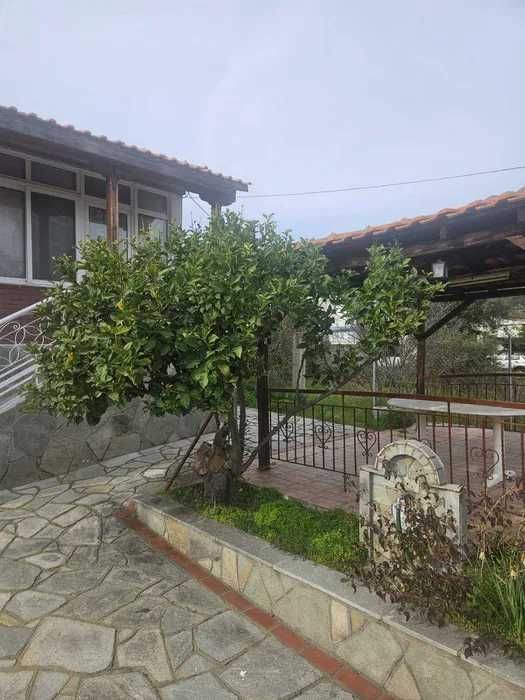 Къща с дворно място Aспровалта( Братсаки), Гърция