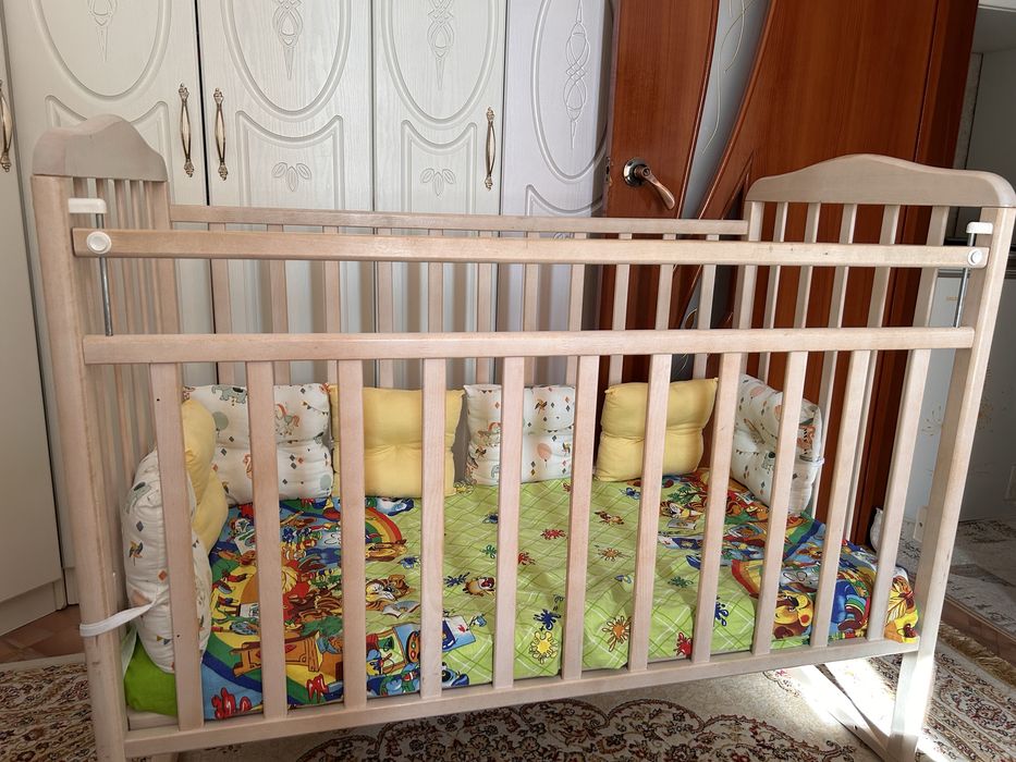 Детская кроватка