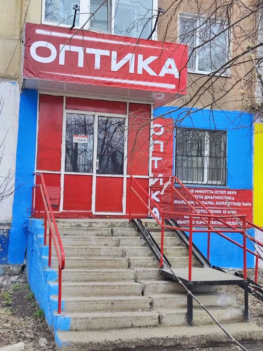 Напротив ТД Бакалея, 42 кв.м.