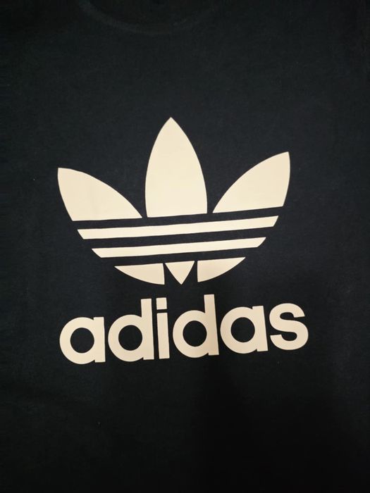 Tricou Adidas mărimea S stare foarte bună culoare bleumarin
