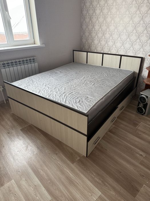 Продам двухспальную кровать