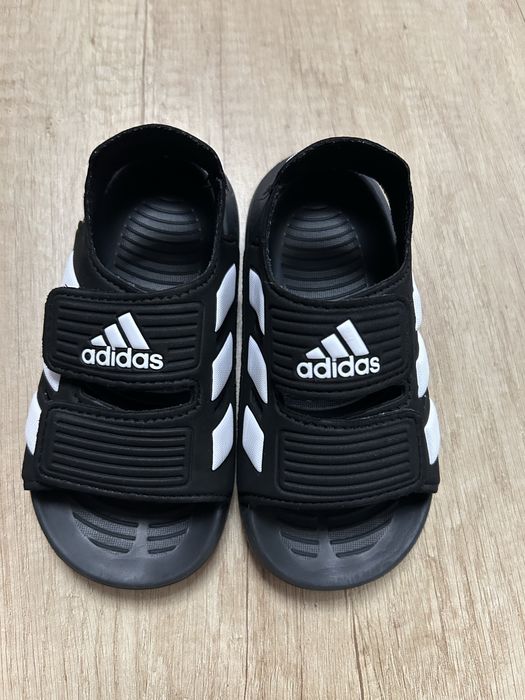 Sandale Adidas marimea 25