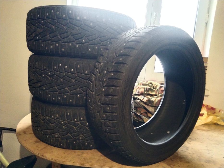 Продам зимние шипованные шины