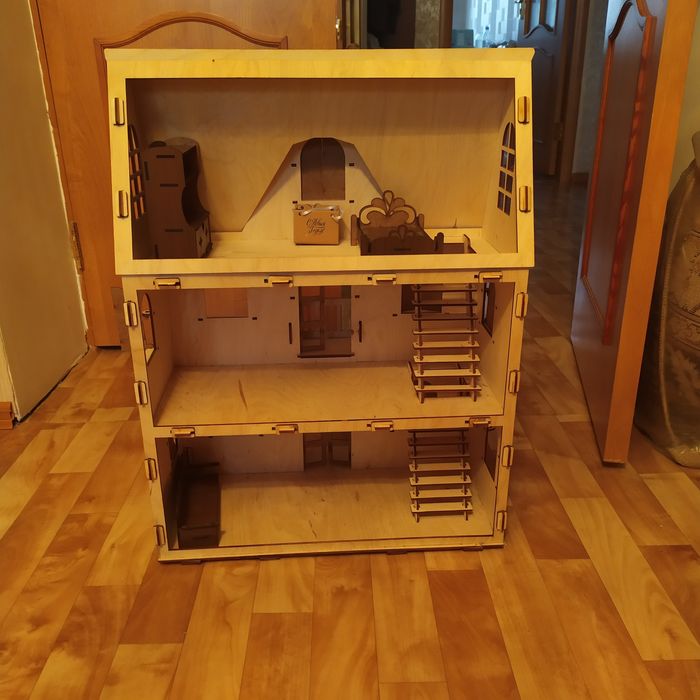 Кукольный домик с мебелью