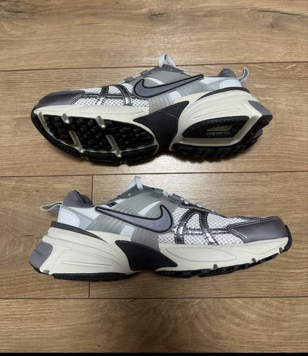 Кроссовки Nike W V2K RUN серебристый
