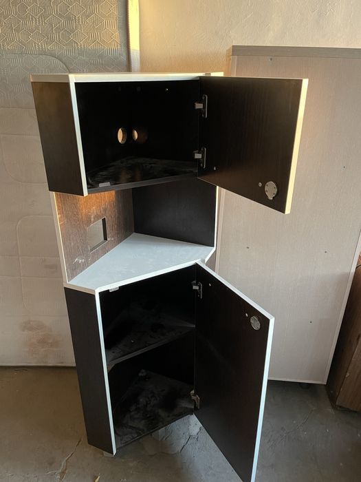 Продам шкаф угловой