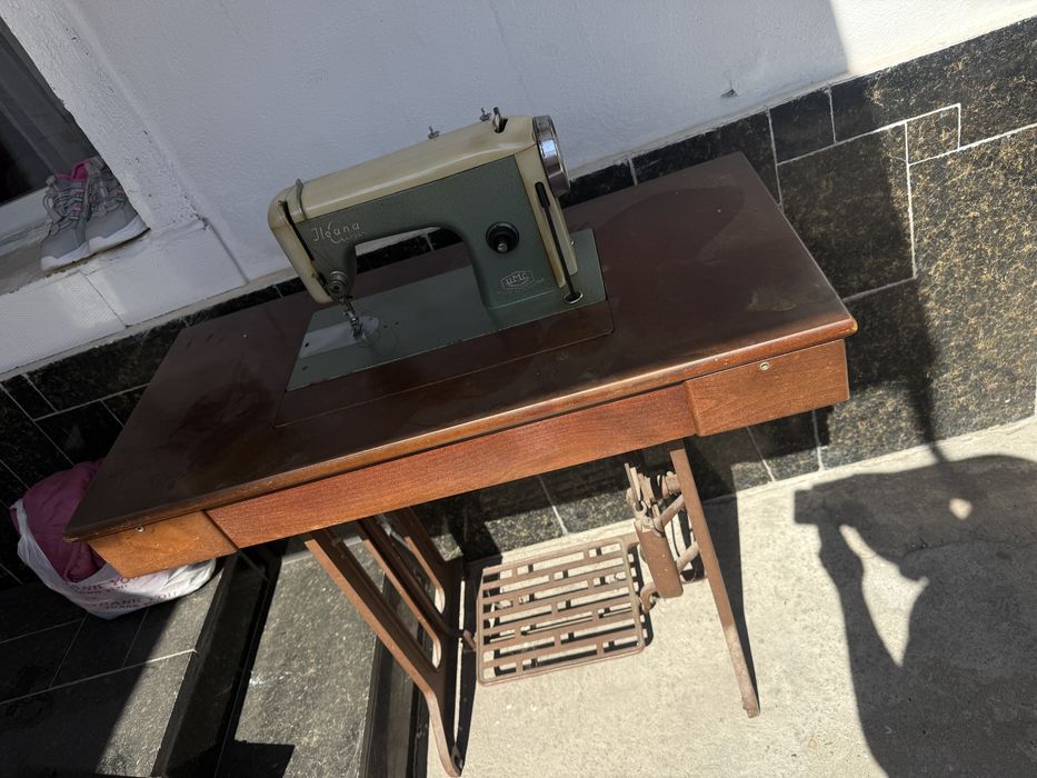 Masina de cusut Ileana cu mobilier