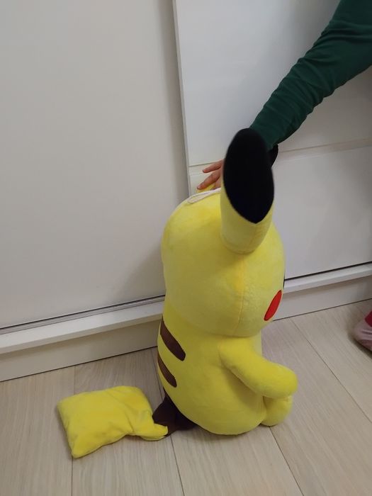 Picachu de plus 60 cm , nou