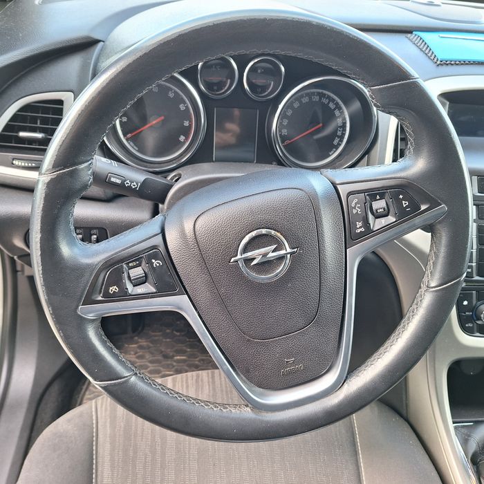 Opel astra j benzină