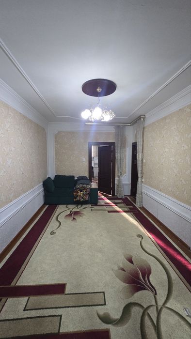 Чиланзар 8.  Срочно. Сдается.  2 х комнатная . Аренда