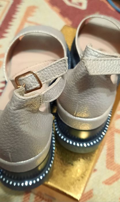 Продам босоножки