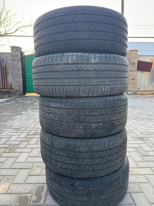 Продам комплект шин 235х35х19