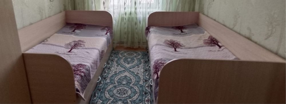 Шкаф + 2 жататын ағаш төсек (кровать)