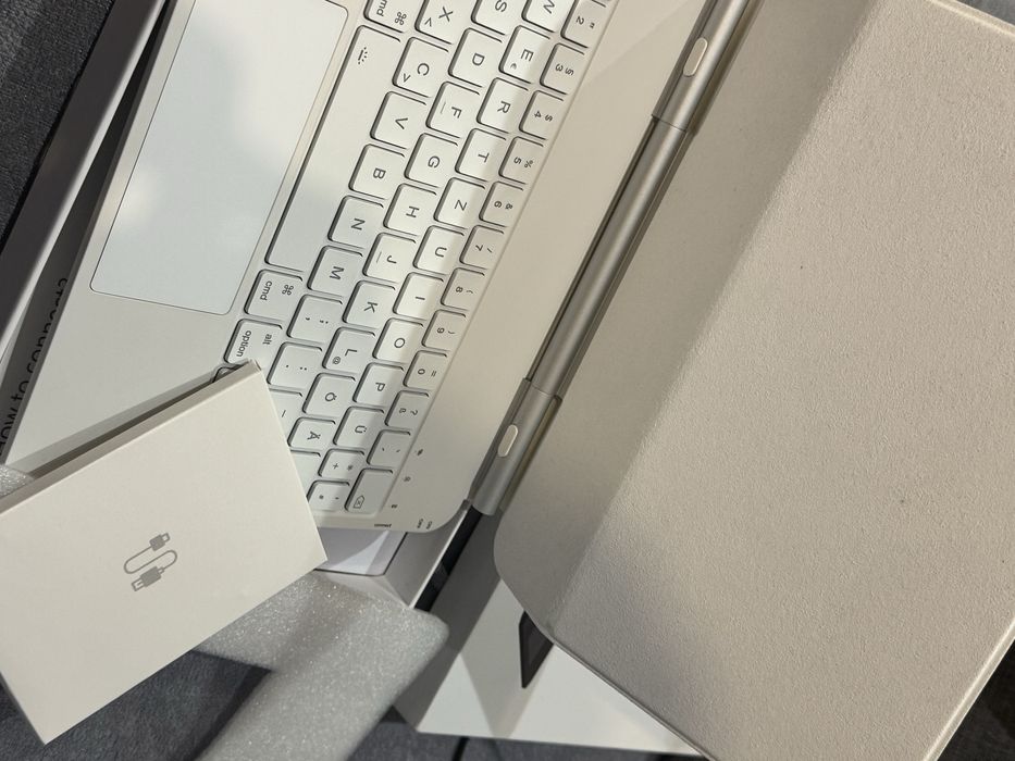 Magic Keyboard за iPad 10 / 10.9” / 11” – БЯЛА, нова