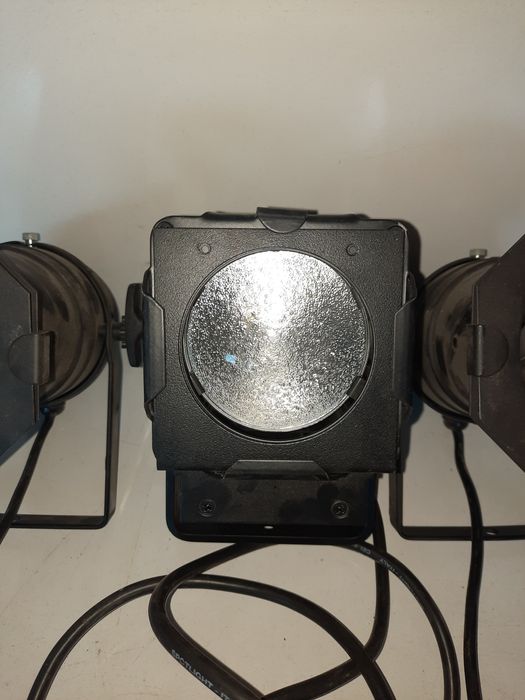 Прожектор MINI PC 300 W с 2 броя лампи за дискотечно осветление