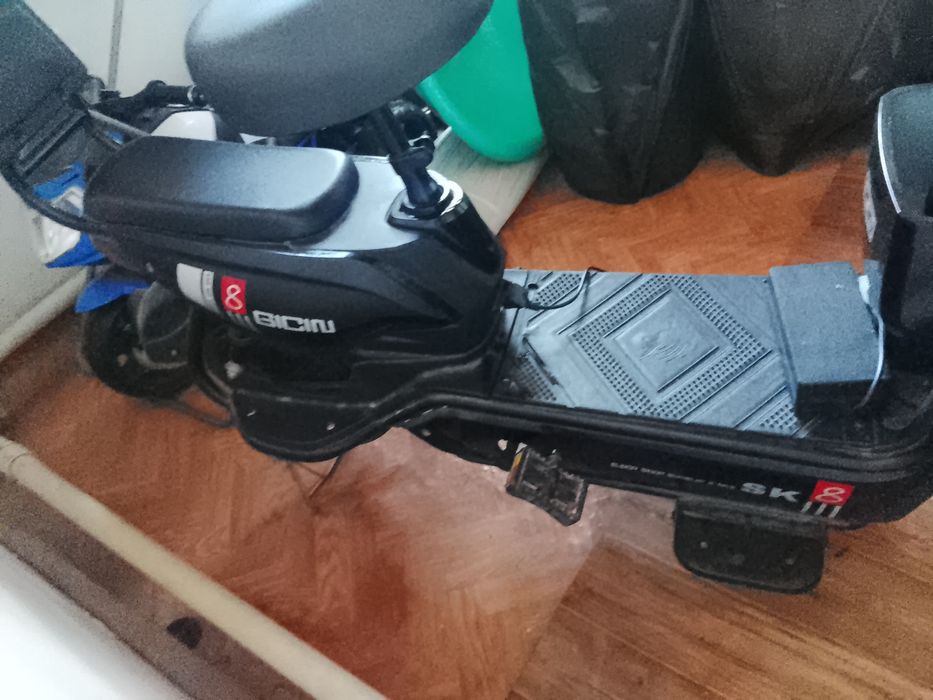 Продам скутер Sk-8