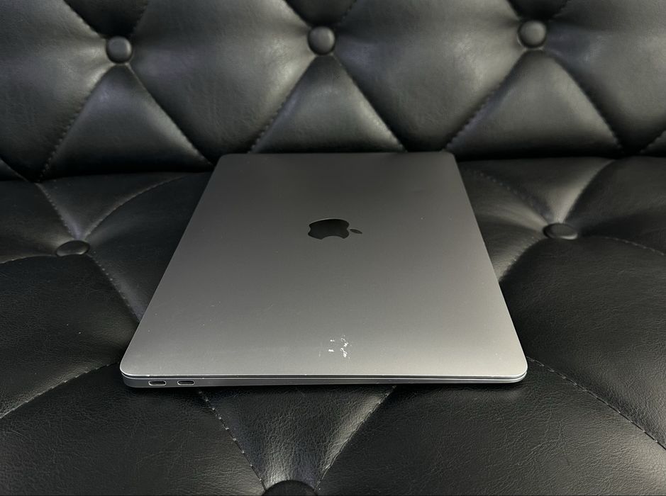 Apple MacBook Air M1 2020 года в хорошем состояние