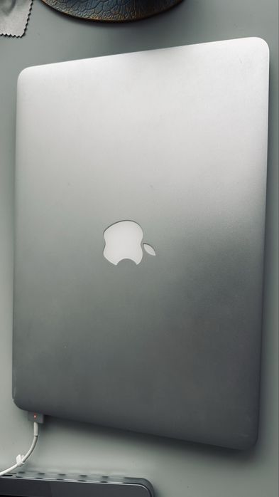 Macbook pro 13 early 2015 128G i5, 8 G ram