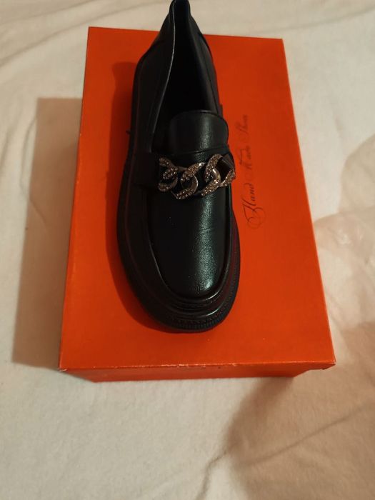 Женский  туфли и один банный халат