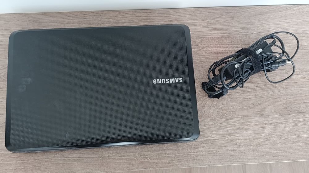 Ноутбук Samsung.