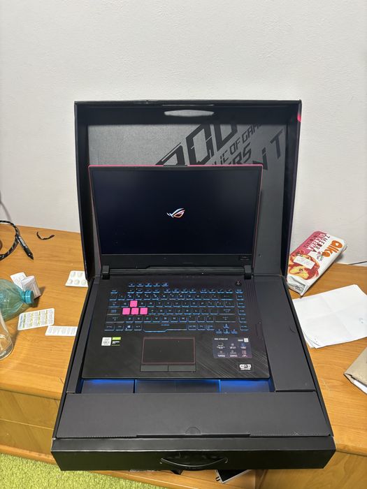 Laptop Gaming  Asus Rog  i5 Gen 10 impecabil