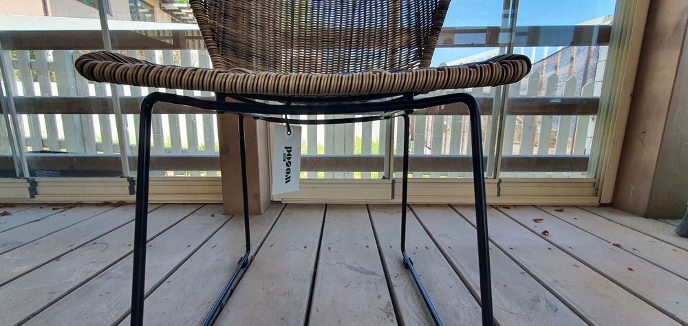 Ратанови столове за ресторант.