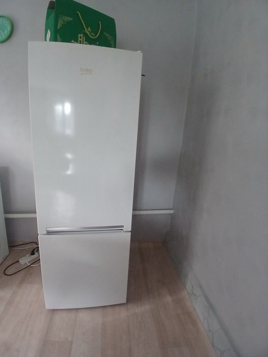 Продам холодильник на запчасти