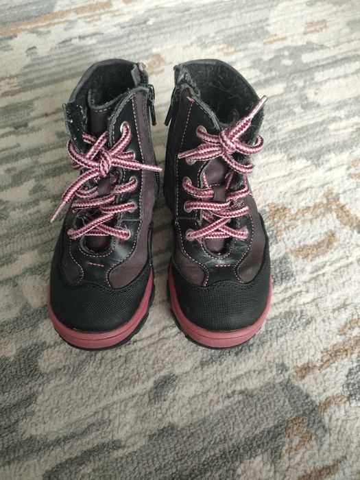 Продам сапожки для девочки