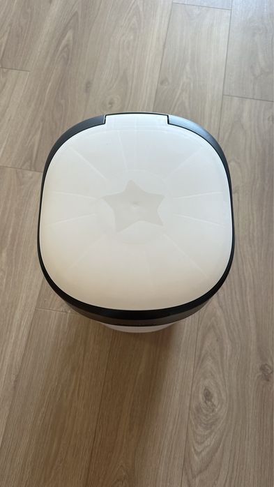 Продавам почти като нов кош за памперси Tommee Tippee