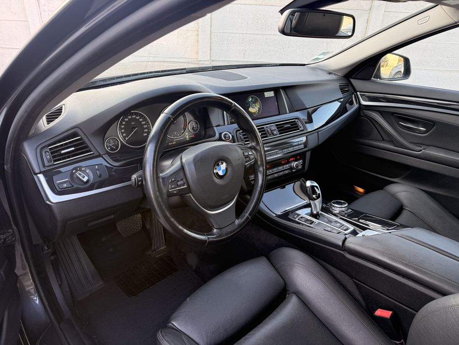 BMW F10 Facelift 520D xDrive Automat - istoric service complet .